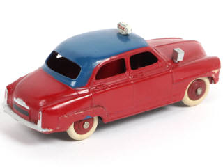 Lot 305 - DINKY TOYS (FRANCE) (1)
