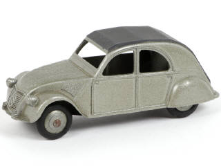Lot 257 - DINKY TOYS (FRANCE) (1)