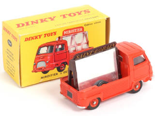 Lot 379 - DINKY TOYS (FRANCE) (1)