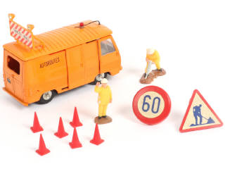 Lot 370 - DINKY TOYS (FRANCE) (1)