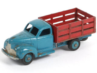 Lot 358 - DINKY TOYS (FRANCE) (1)