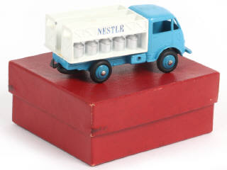 Lot 384 - DINKY TOYS (FRANCE) (1)