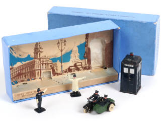 Lot 445 - DINKY TOYS (GB) (1)