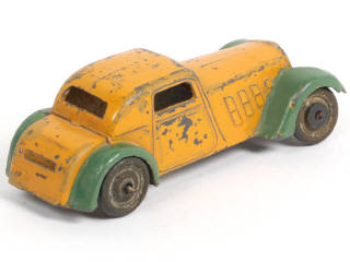 Lot 224 - DINKY TOYS (FRANCE) (1)