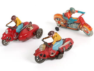 Lot 125 - DIVERS (3)