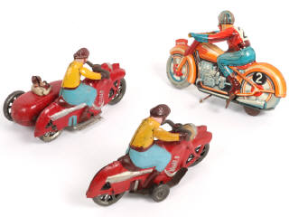 Lot 125 - DIVERS (3)