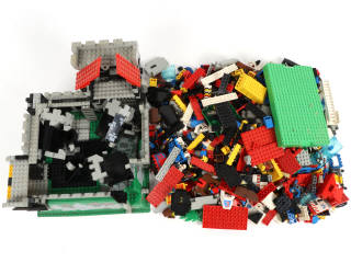 Lot 227 - LEGO (DANEMARK) (1)