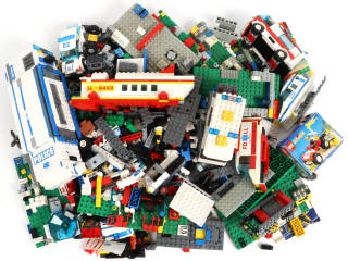 Lot 240 - LEGO (DANEMARK) (1)