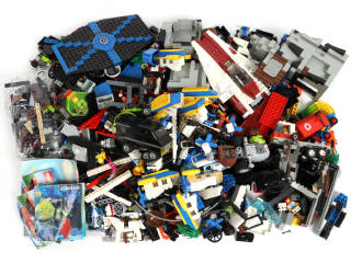 Lot 242 - LEGO (DANEMARK) (1)