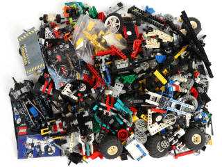 Lot 243 - LEGO (DANEMARK) (1)