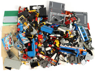 Lot 244 - LEGO (DANEMARK) (1)