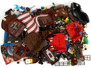 Lot 245 - LEGO (DANEMARK) (1)