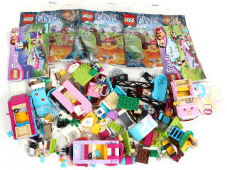 Lot 246 - LEGO (DANEMARK) (1)