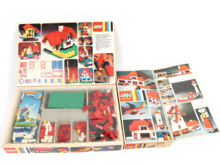 Lot 221 - LEGO (DANEMARK) (2)