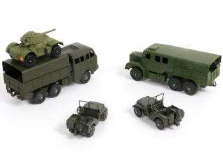 Lot 368 - DINKY TOYS (FRANCE) (5)