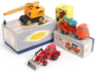 Lot 356 - DINKY TOYS (FRANCE) (3)