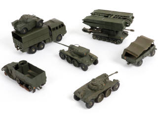 Lot 371 - DINKY TOYS (FRANCE) (7)