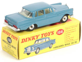 Lot 388 - DINKY TOYS (GB) (1)