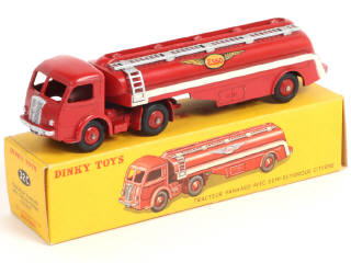 Lot 305 - DINKY TOYS (FRANCE) (1)