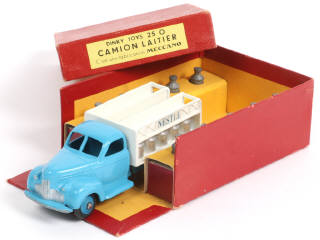 Lot 303 - DINKY TOYS (FRANCE) (1)