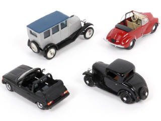 Lot 419 - DIVERS (4)