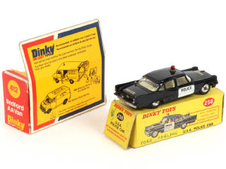 Lot 362 - DINKY TOYS (GB) (2)