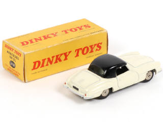 Lot 261 - DINKY TOYS (FRANCE) (1)