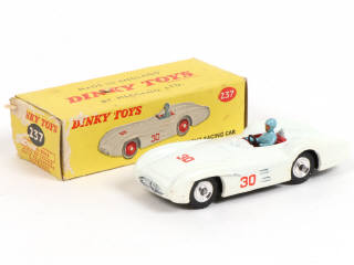 Lot 349 - DINKY TOYS (GB) (1)