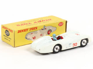 Lot 349 - DINKY TOYS (GB) (1)
