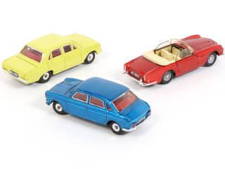 Lot 326 - DINKY TOYS (FRANCE) (3)