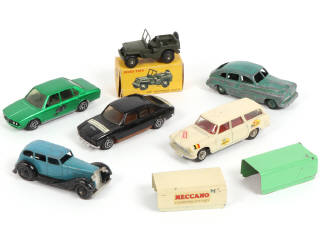 Lot 248 - DINKY TOYS (8)