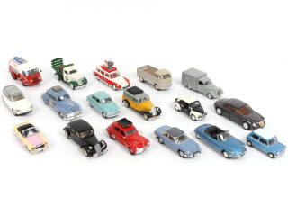 Lot 45 - DIVERS (17)