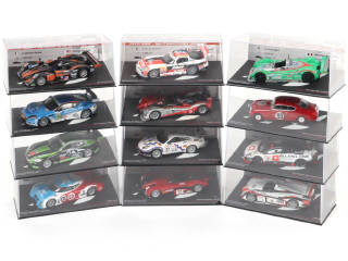 Lot 100 - DIVERS (12)