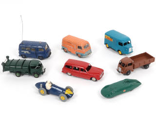 Lot 24 - DIVERS (8)