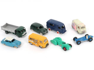 Lot 11 - DIVERS (8)
