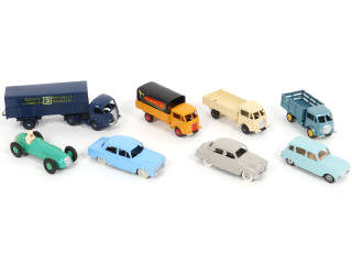 Lot 13 - DIVERS (8)