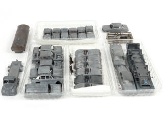 Lot 73 - DIVERS (4)