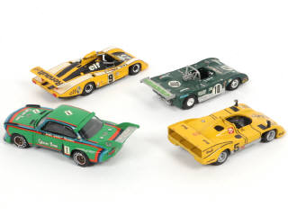 Lot 9 - DIVERS (4)