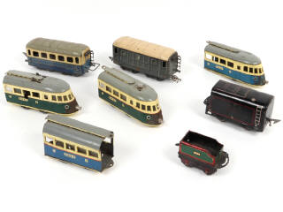 Lot 2 - DIVERS (8)