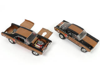 Lot 196 - DIVERS (2)