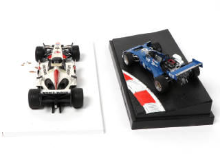 Lot 42 - DIVERS (2)