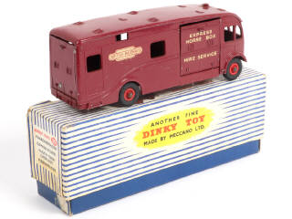 Lot 252 - DINKY TOYS (GB) (1)