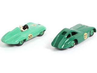 Lot 267 - DINKY TOYS (GB) (2)