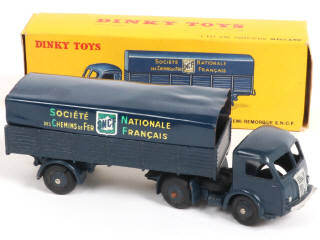 Lot 372 - DINKY TOYS (FRANCE) (1)