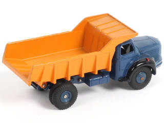 Lot 353 - DINKY TOYS (FRANCE) (1)