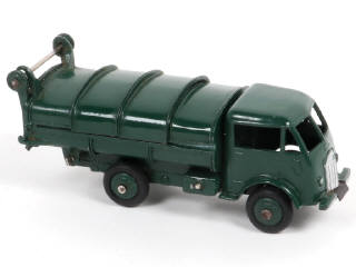 Lot 352 - DINKY TOYS (FRANCE) (1)