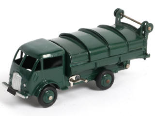 Lot 351 - DINKY TOYS (FRANCE) (1)