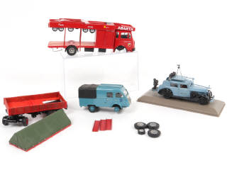 Lot 59 - DIVERS (4)