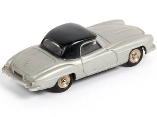 Lot 322 - DINKY TOYS (FRANCE) (1)