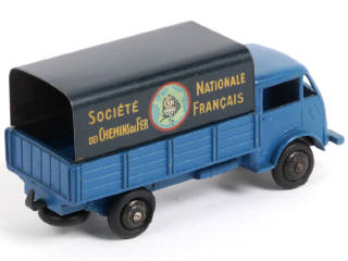 Lot 348 - DINKY TOYS (FRANCE) (1)